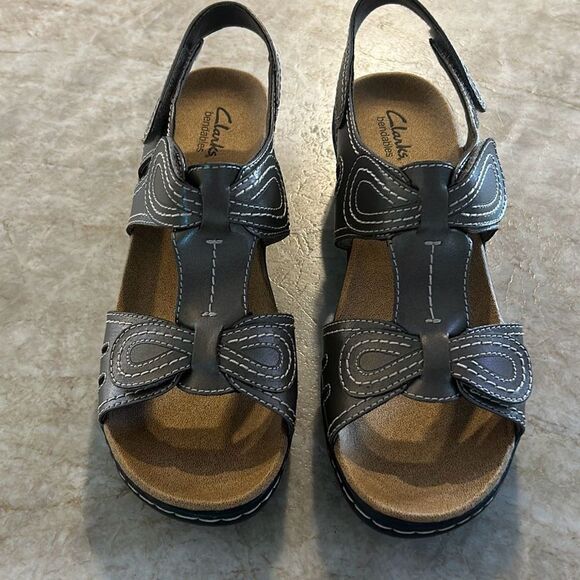 CLARKS Bendable Leather Sandals NWOT - Picture 3 of 7